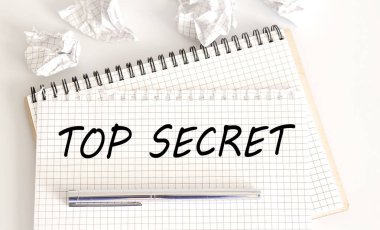 Kelime yazma metni en üst seviyede gizli. Not defterindeki iş konsepti