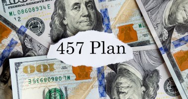 Finansal metin 457 ile ABD doları yırtık kağıt üzerinde plan