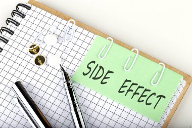 Kalemli çıkartmaları hatırlatmak için not üzerine yan efekt