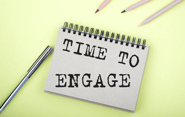 НАСТОЯЩЕЕ ДЕЛАТЬ текст в тетрадке ручкой на желтом фоне