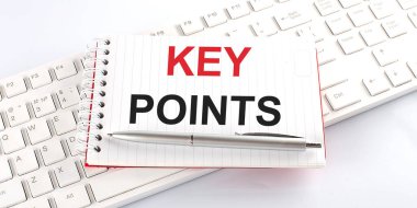 Klavyedeki beyaz arkaplandaki KEY noktalarını metin