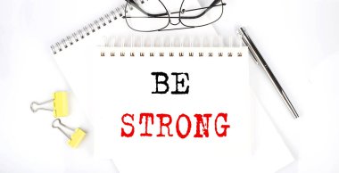 Not defterine kalem, ataç ve gözlüklerle STRONG metin olacağız.