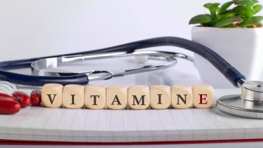 VITAMIN E kelime bina taşları, tıbbi konsept arka plan.