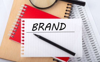 Kelime yazma markası. Çalışma konsepti tablo tablosunda.