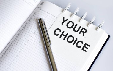 Seçiminizi kısa not dokusu arkaplanına kalemle yazın