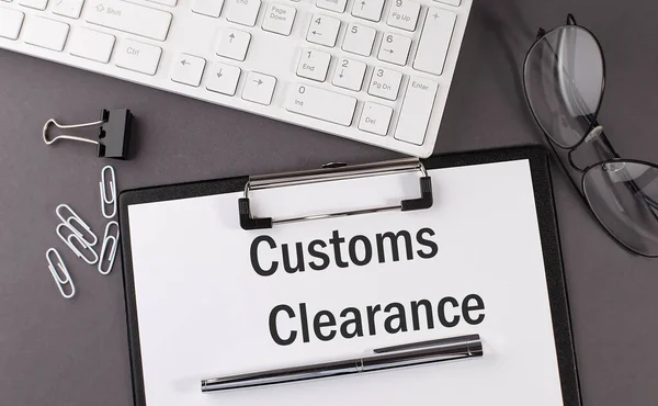 Arkusz Papieru Biurowego Tekstem Customs Clearance Narzędziami Biurowymi Klawiaturą Biznes — Zdjęcie stockowe