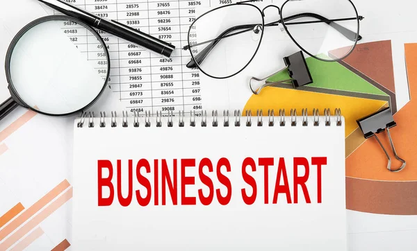 Testo Business Start Taccuino Carta Bianca Sul Diagramma Affari — Foto Stock