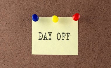 İleti Tahtasında yazılan İzin Günü metni.