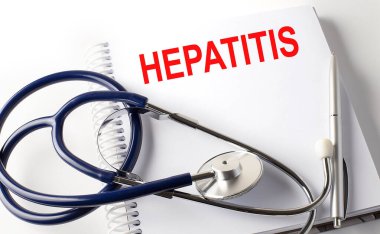 Kalem ve steteskop ile HEPATITIS metin defteri, mediina