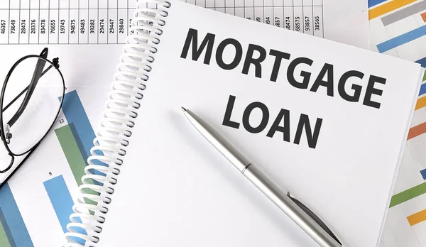 グラフ上のMortgage Loanテキスト メガネ — ストック写真