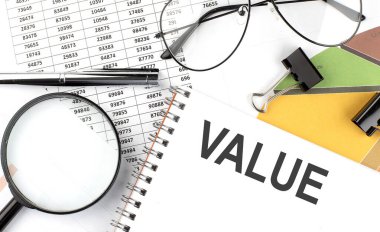 VALUE - Notepad üzerindeki metin ve çizelge. İş dünyası