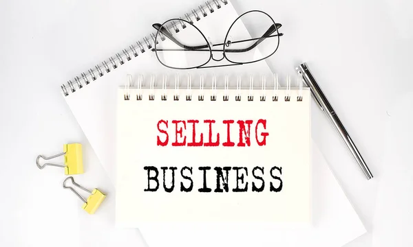 Selling Business Text Notebook Pen Clips Glasses — Zdjęcie stockowe