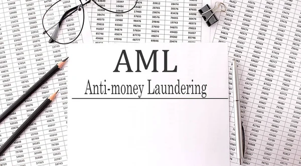 Χαρτί Την Καταπολέμηση Του Ξεπλύματος Χρήματος Aml Στο Διάγραμμα — Φωτογραφία Αρχείου