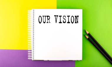 Asgari çalışma alanı: bizim vizyonumuzla renkli arkaplan eskiz defteri