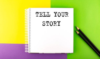 En küçük çalışma alanı: Hikayenizi Anlatın ile renkli arkaplan eskiz defteri