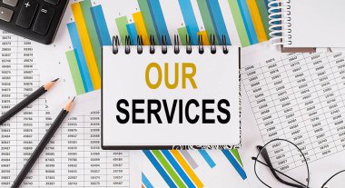 SERVICES metniyle bir defteri kapat, grafikte iş konsepti resmi