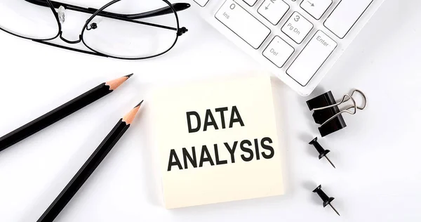 Klavye Kalem Ofis Araçlarıyla Etiketli Metin Data Analysis — Stok fotoğraf