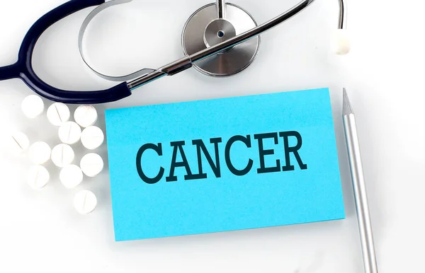 Texto Cancer Una Mesa Con Estetoscopio Pastillas Bolígrafo Concepto Médico — Foto de Stock