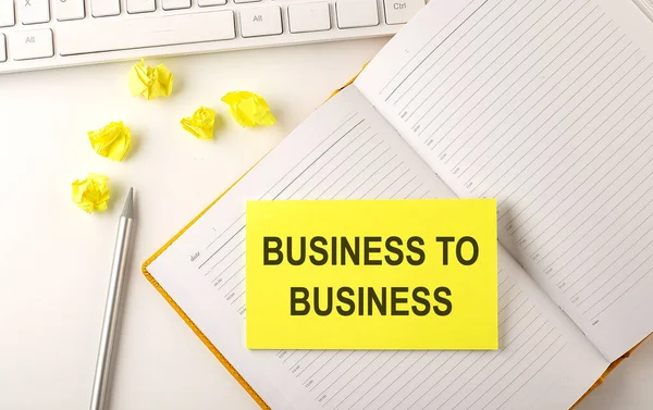 Business Business Text Auf Aufkleber Auf Tagebuch Mit Tastatur Und — Stockfoto