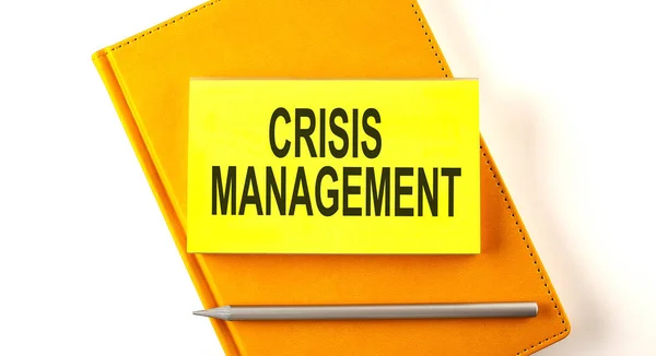 Testo Crisis Management Sull Adesivo Sul Taccuino Giallo — Foto Stock