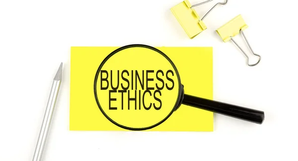 Business Ethics Κείμενο Στο Αυτοκόλλητο Μεγεθυντικό Φακό Θέα Από Ψηλά — Φωτογραφία Αρχείου