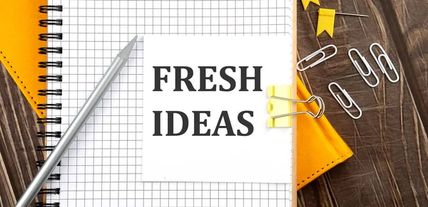 Fresh Ideas Text Sticker Notebook Wooden Background — 图库照片
