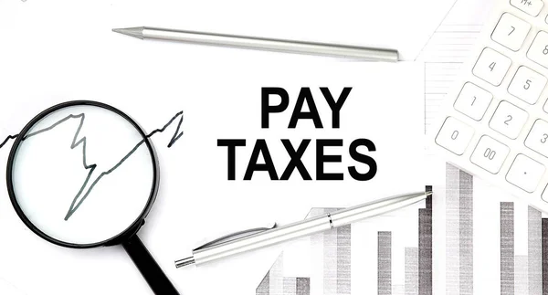 Pay Taxes Text Auf Dem Dokument Mit Stift Grafik Und — Stockfoto