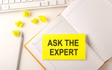 Günlükteki etiket üzerindeki uzman metnini klavye ve kalem ile sor