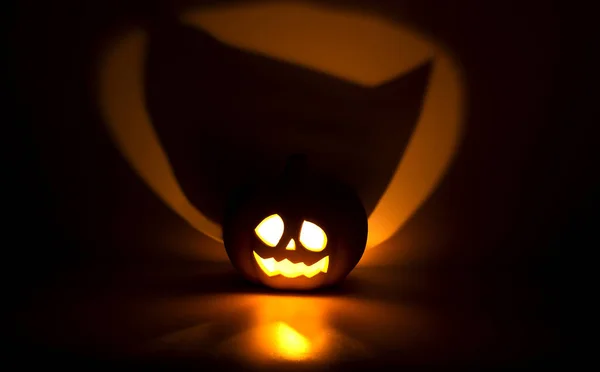 Halloween Kürbisglühen Auf Dunklem Hintergrund Feiertage — Stockfoto