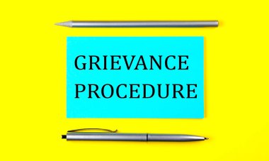 Sarı arkaplandaki mavi etikette GRIEVANS PROCEDURE metni