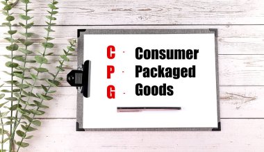 Beyaz bir arkaplanda panoya yazılmış bir kelime. İş konsepti. 