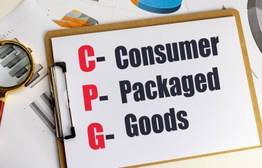 CPG 'nin tüketici ambalajlı malların grafikleri ve masasında büyüteçle kısaltılmışı. 