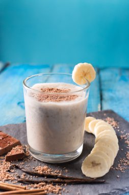 muz smoothies süt ile