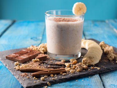 muz smoothies süt ile