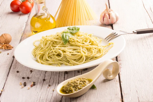 Špagety s pestem — Stock fotografie