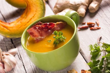 balkabağı çorbası malzemeler ile