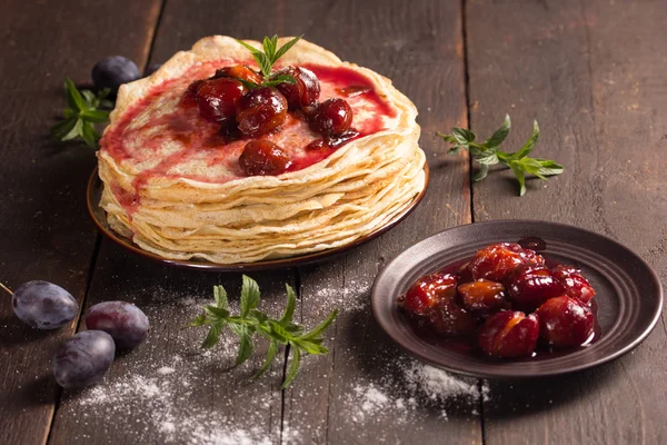 Pancakes with plums — Stock Photo, Image