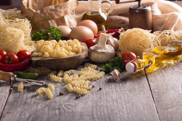 Pastas con ingredientes —  Fotos de Stock