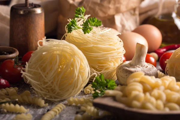 Pasta med örter och grönsaker — Stockfoto