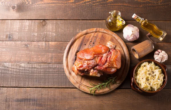 Lahana turşusu ile domuz eti şaft — Stok fotoğraf