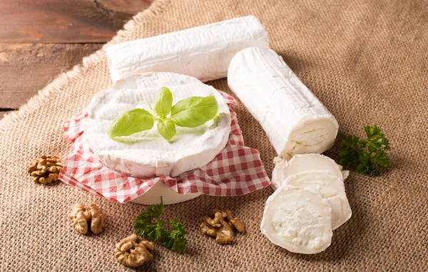 Fresh goat cheese — Stock Photo, Image