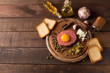 biftek tartare ahşap tablo