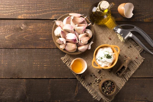 Knoblauch-Dip in einer süßen Schüssel — Stockfoto