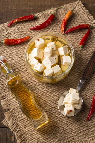 Queijo feta com pimenta vermelha — Fotografia de Stock