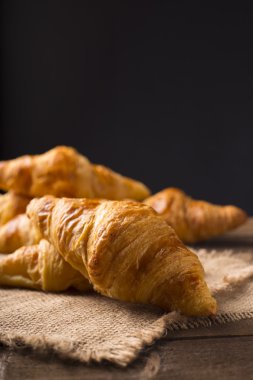 taze pişmiş tereyağı kruvasan