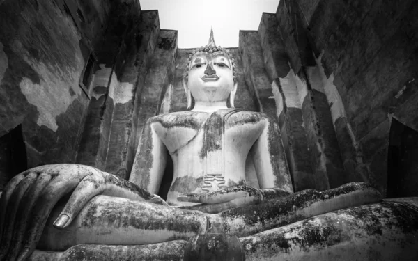 Phra Ajana op Wat Si Chum, Sukhothai — Stockfoto