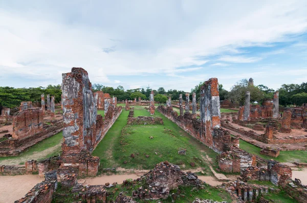 Templo arruinado, Wat Phra Si Sanphet, no Parque Histórico de Ayutthaya — Fotografia de Stock
