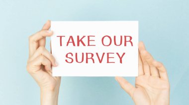 El yazısı Tahtaya beyaz tebeşirle İncelememizi Al.