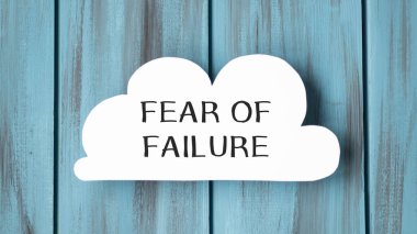 Başarısızlık korkusu, yazıcı ve klasörlerle izole edilmiş beyaz arkaplan. İş konsepti