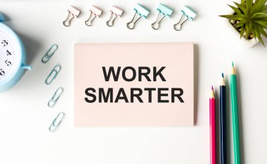 Çalışma SMARTER metin kalem ve grafikler ile bir defter üzerine yazılmış.